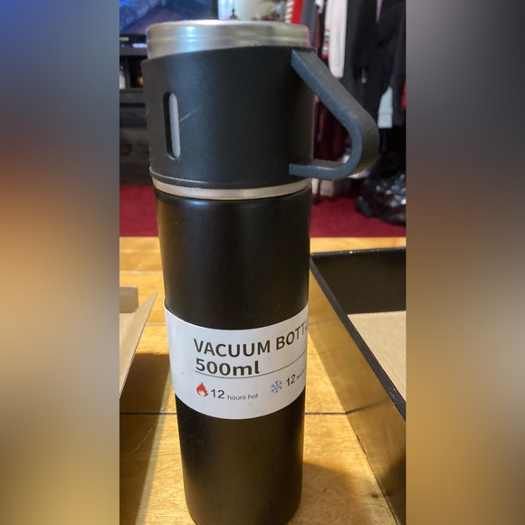 NWT Black Vacuum Bottle For Hot -Cold Drinks Up To 12 Hours With Added Cups - Picture 3 of 7